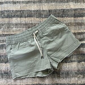 Vuori Shorts